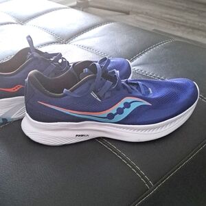 New Saucony guide power run / excellent condition/ great runners / size 11.5